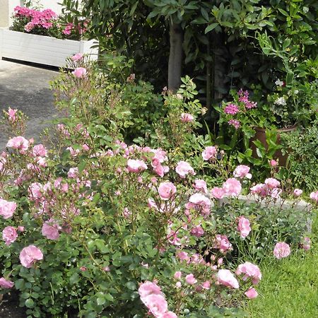 Une Chambre A Neuilly Guest House Εξωτερικό φωτογραφία