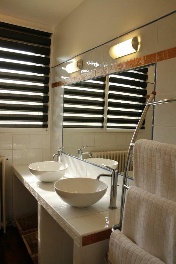 Une Chambre A Neuilly Guest House Εξωτερικό φωτογραφία