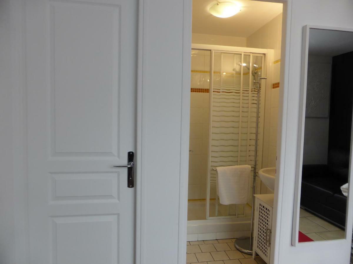 Une Chambre A Neuilly Guest House Εξωτερικό φωτογραφία