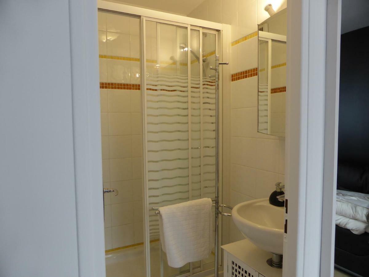 Une Chambre A Neuilly Guest House Εξωτερικό φωτογραφία